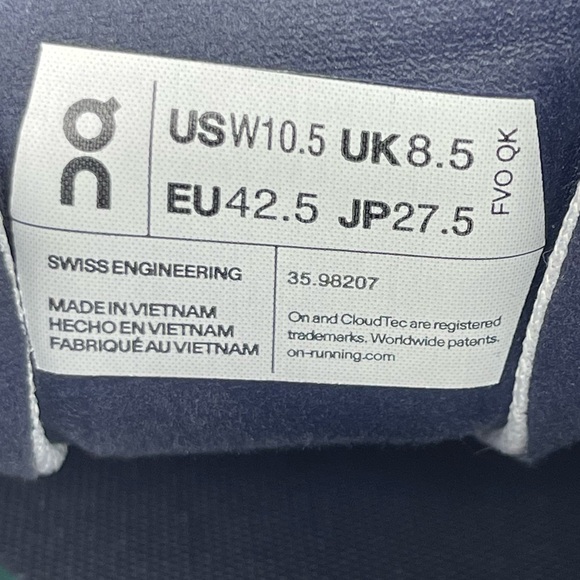 On Running Cloudflow shoes - Picture 3 of 11